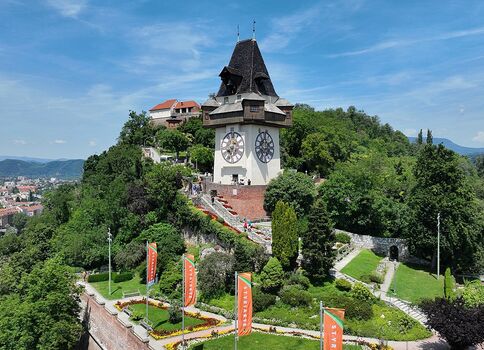 Der Grazer Schloßberg mit dem Wahrzeichen der Stadt, dem Uhrturm,Foto: C.Stadler/Bwag